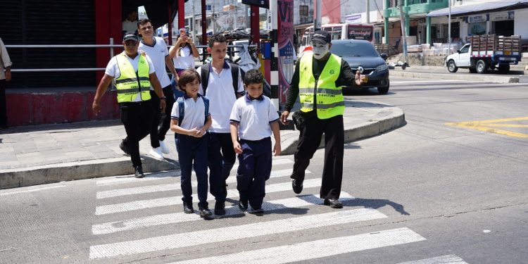 Alcaldía de Barranquilla instala botoneras inclusivas para una ciudad más accesible