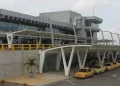 Gobierno anuncia “megarreconstrucción” del aeropuerto Ernesto Cortissoz en medio de crisis operativa