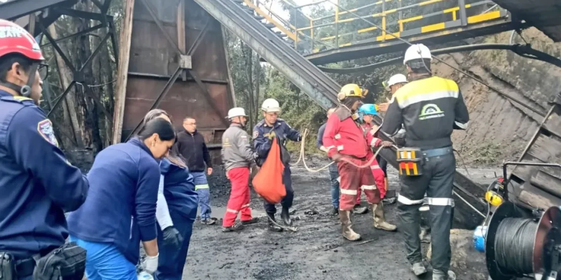 Seis sobrevivientes de explosión en mina de Sutatausa reciben atención médica: uno permanece en estado crítico