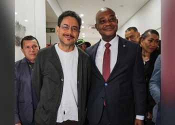 Movimiento estratégico en la contienda: Luis Gilberto Murillo declina su candidatura y se suma a la campaña de Iván Cepeda