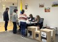 Colombianos en el exterior abren jornada electoral en Nueva Zelanda rumbo a las presidenciales de 2026