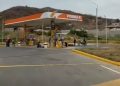Sicarios irrumpen en estación de gasolina en Santa Marta y asesinan a hombre que iba a tanquear su moto