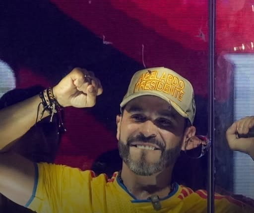 Corte Suprema suspende decisión que restringía a Abelardo de la Espriella el uso de símbolos de campaña