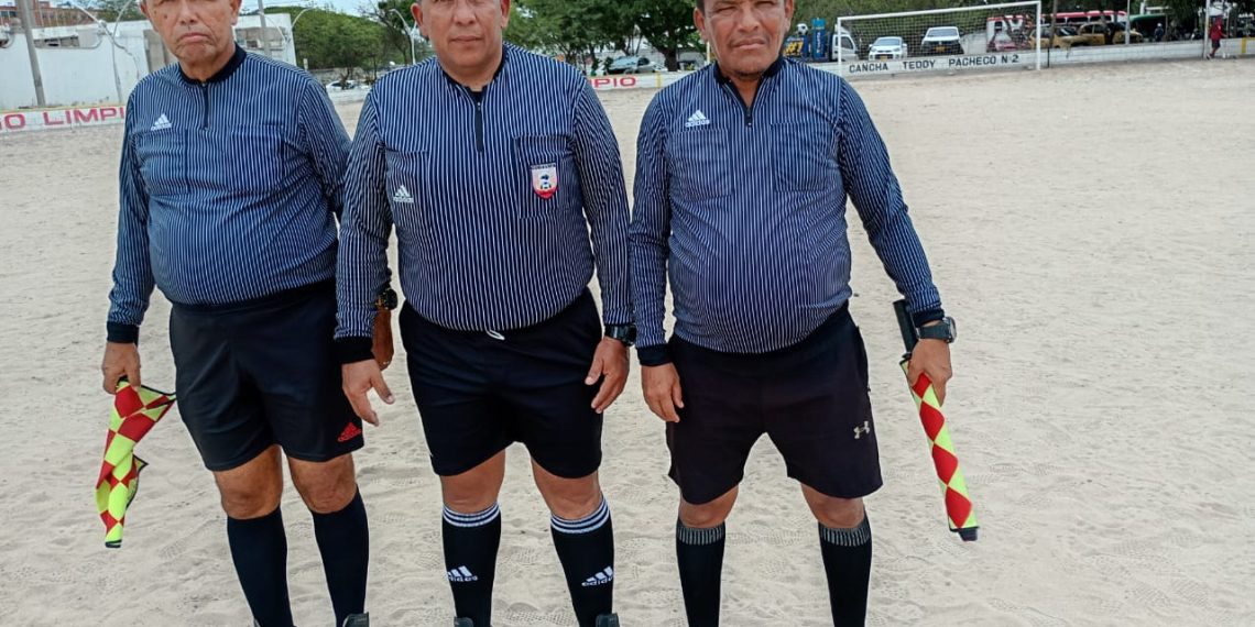Los árbitros, también se destacan en la conducción de los partidos de Soledad. Aparecen Leonardo Rocha, Benjamín Marenco y Henry de la Hoz.