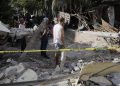 Al menos 40 fallecidos y 4 millones de niños sin escuela tras sismo de 7,8 en Filipinas