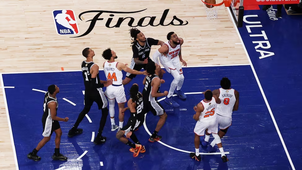 Remontada histórica: los Knicks quedan a un triunfo del anillo tras levantar 29 puntos ante San Antonio