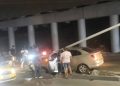 Vehículo chocó contra un poste debajo del puente del INEM en Barranquilla