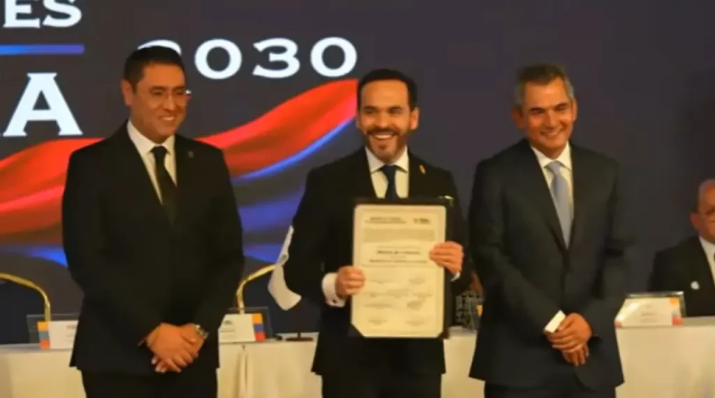 Abelardo De La Espriella recibe credencial del CNE y queda oficialmente acreditado como presidente electo de Colombia