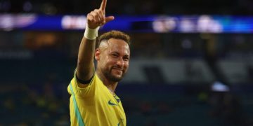 Neymar regresa al Mundial y emociona a Brasil