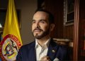 Abogado explica que la doble nacionalidad no inhabilita a Abelardo de la Espriella para ejercer la Presidencia