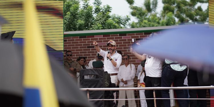 Presidente electo Abelardo De la Espriella hace presencia en Campo de La Cruz para hablar de seguridad y desarrollo integral