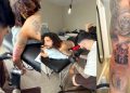 Cucurella cumplió su promesa y se tatuó el rostro de Luis de la Fuente