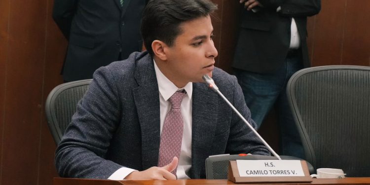 Senador Camilo Torres Villalba logra audiencia nacional para garantizar seguridad energética del país