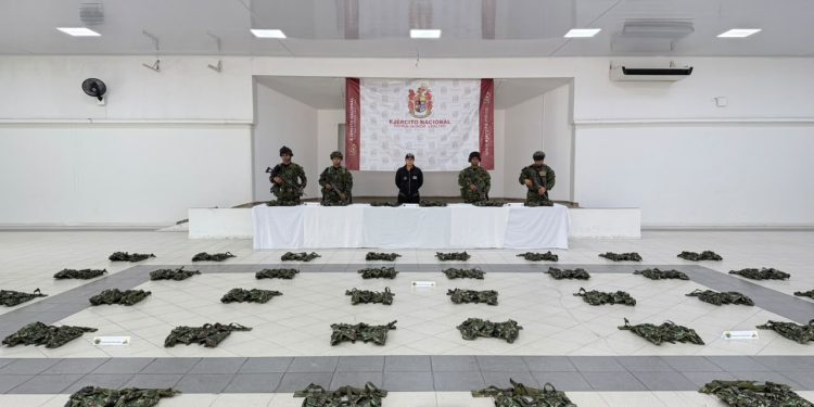 Ejército incauta 50 chalecos tácticos en Paz de Ariporo, Casanare