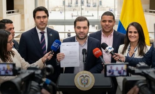 ¿Chao a TikTok e Instagram para menores de 16 años? Proyecto de ley busca frenar su uso en Colombia