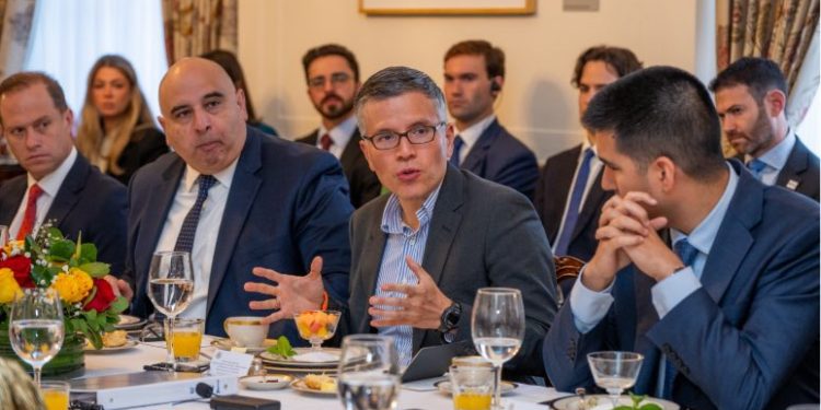 Estados Unidos reafirma su respaldo al Congreso colombiano y apuesta por fortalecer la inversión privada