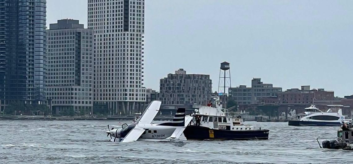Susto en el East River: Hidroavión realiza aterrizaje forzoso en Nueva York y deja dos heridos leves