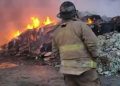 Incendio consumió por completo fábrica de colchones en Galapa: tres horas de trabajo para controlar la emergencia