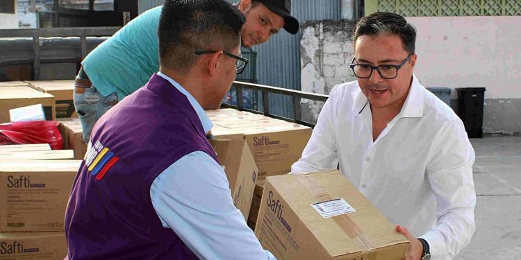 Ecuador busca comprar medicamentos a Colombia, India, Argentina y Costa Rica para enfrentar la escasez