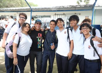 Alcalde Char supervisa obras en la IED Juan José Rondón
