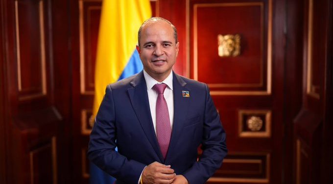 Juan Espinal es elegido presidente de la Comisión Quinta del Senado y ratifica respaldo a De La Espriella