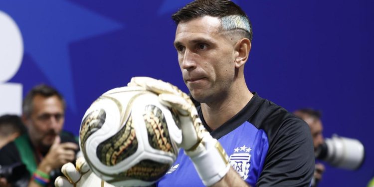 ‘Dibu’ Martínez pone en duda su continuidad con Argentina