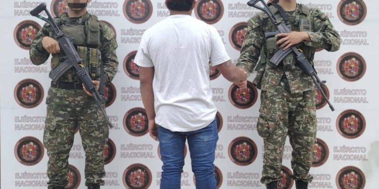 El Ejército Nacional logró el sometimiento a la justicia de un integrante del GAO-r Segunda Marquetalia, en el departamento de Risaralda