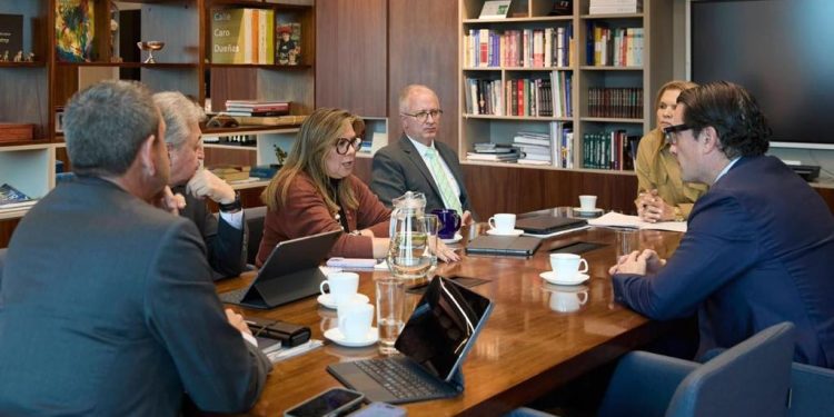 Fiscal General y ministro de Justicia designado sostienen primera reunión para definir agenda de trabajo del nuevo Gobierno