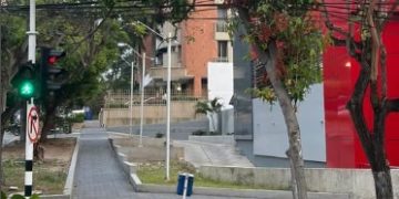 Asalto masivo en edificio del norte de Barranquilla: 12 delincuentes amordazan a vigilante y saquean cuatro apartamentos