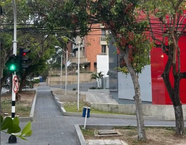 Asalto masivo en edificio del norte de Barranquilla: 12 delincuentes amordazan a vigilante y saquean cuatro apartamentos