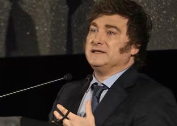 Milei endurece política migratoria: expulsará a extranjeros que agravien a los argentinos