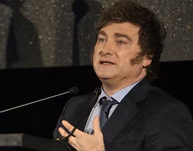 Milei endurece política migratoria: expulsará a extranjeros que agravien a los argentinos