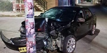 Fuerte choque entre automóvil y motocicleta dejó varios heridos en Sabanalarga