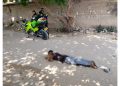 Acribillan a tiros a un joven en el barrio Ferrocarril