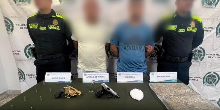 Capturan a dos hombres con armas y droga durante operativo de la SIJIN en Barranquilla