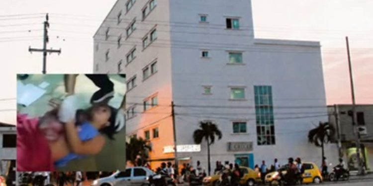 ¡Indignación en Cartagena! Mujer dio a luz en la calle frente a una clínica; denuncian que no fue atendida a tiempo