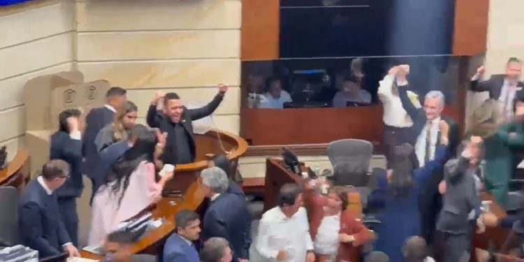 Centro Democrático celebró la elección de Honorio Henríquez al frente del Senado