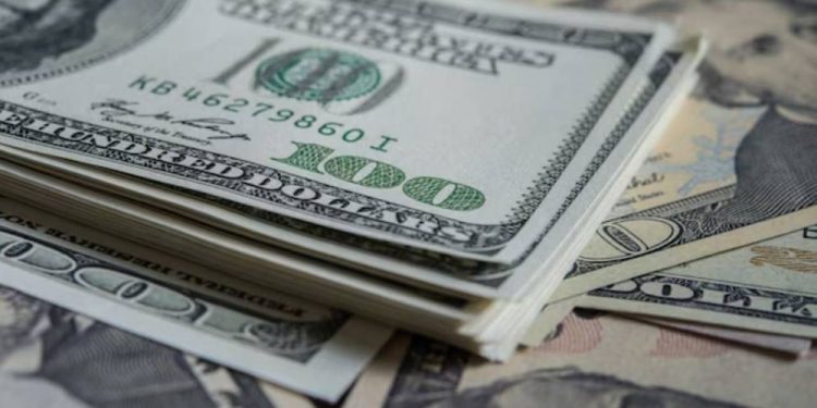 El dólar barato también tiene un costo: los sectores que están pagando la revaluación del peso en Colombia