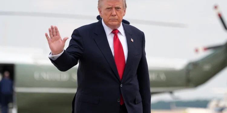 Trump ordena detener los bombardeos contra Irán para negociar un acuerdo