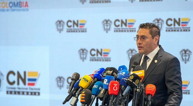 El magistrado que acorraló a la campaña de Petro toma el control del CNE tras sorpresiva renuncia