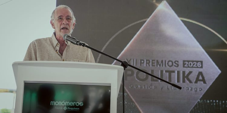 Gobernador del Atlántico destacó liderazgo y resiliencia de Monómeros en entrega del Premio Politika