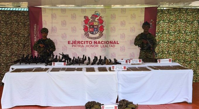 Golpe a grupo armado en Tumaco: 18 integrantes se entregan al Ejército con armas y material de guerra