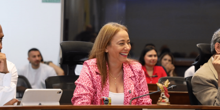Claudia Carrasquilla deja el Concejo de Medellín y será la nueva viceministra de Defensa