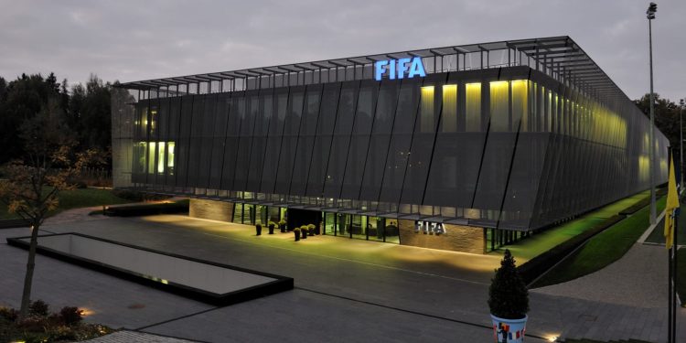 FIFA reconoce fallas tras polémica privatización del Mundial