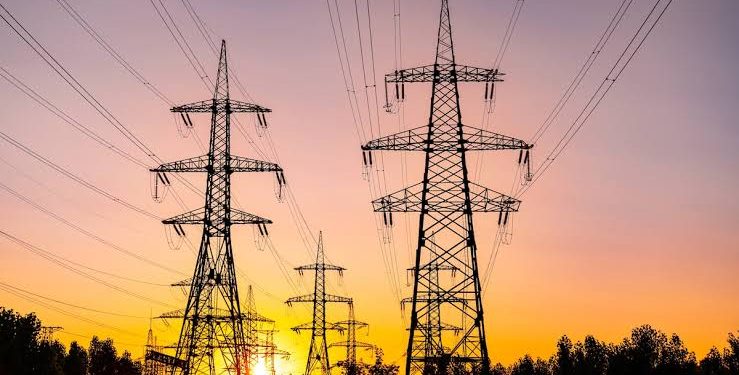 Colombia reanuda la venta de energía a Ecuador tras superar la crisis comercial entre ambos países