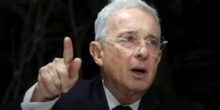 Uribe llama a fortalecer el Centro Democrático tras el surgimiento del partido de De La Espriella: “Nos toca trabajar mucho”
